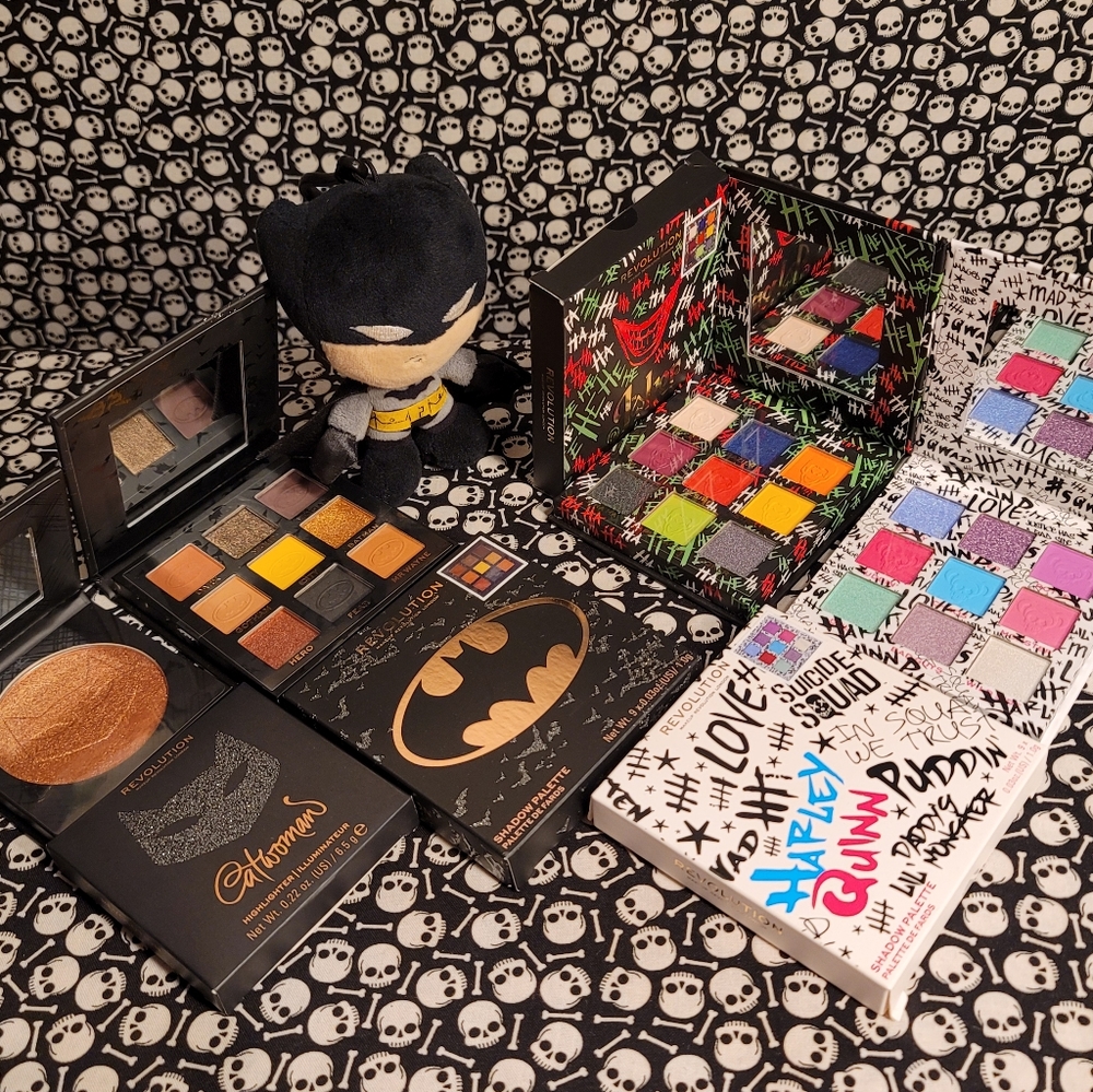 Revolution BATMAN, JOKER & MS. QUINN Eyeshadows palettes & CATWOMAN Highlighter